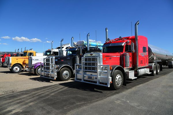 camion porte engin