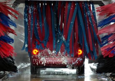 Quel type de lavage automobile privilégier : manuel ou automatique ?