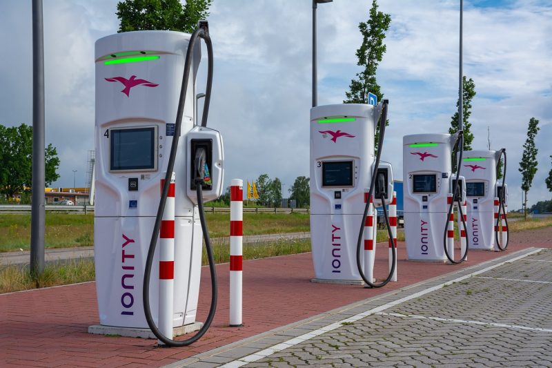 pose de prise de recharge électrique pour voitures